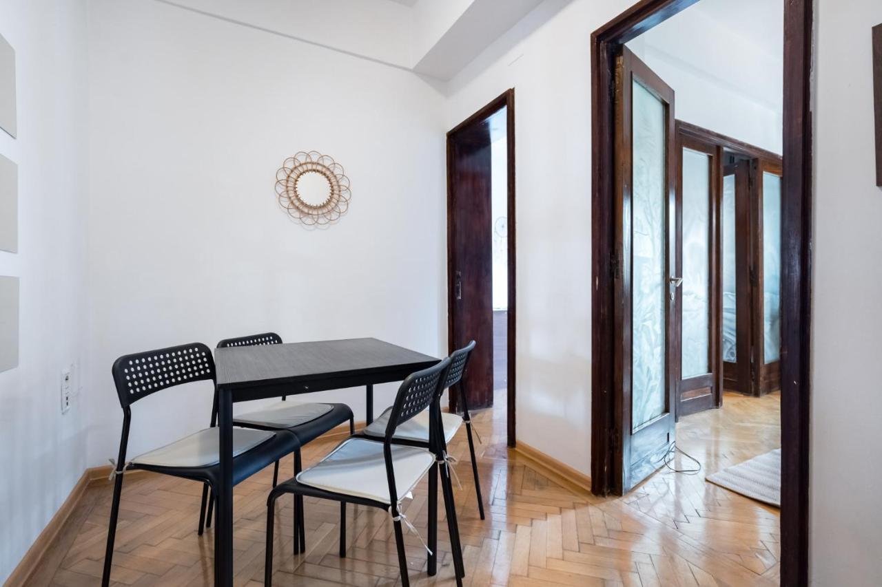 Sleek Comfort - A Blend Of Style And Convenience Bucareste Exterior foto