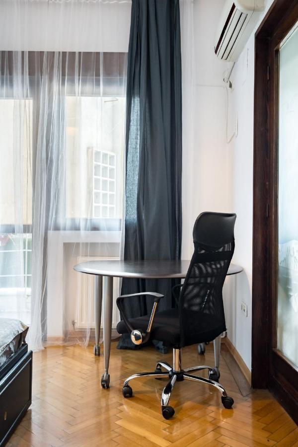Sleek Comfort - A Blend Of Style And Convenience Bucareste Exterior foto